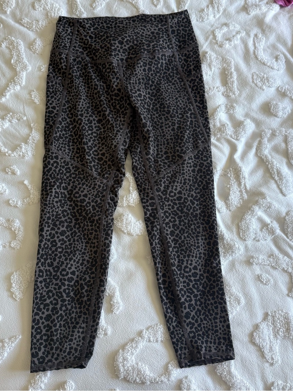 Evolution and Creation Girls' Leopard Print Leggings - Black and Grey